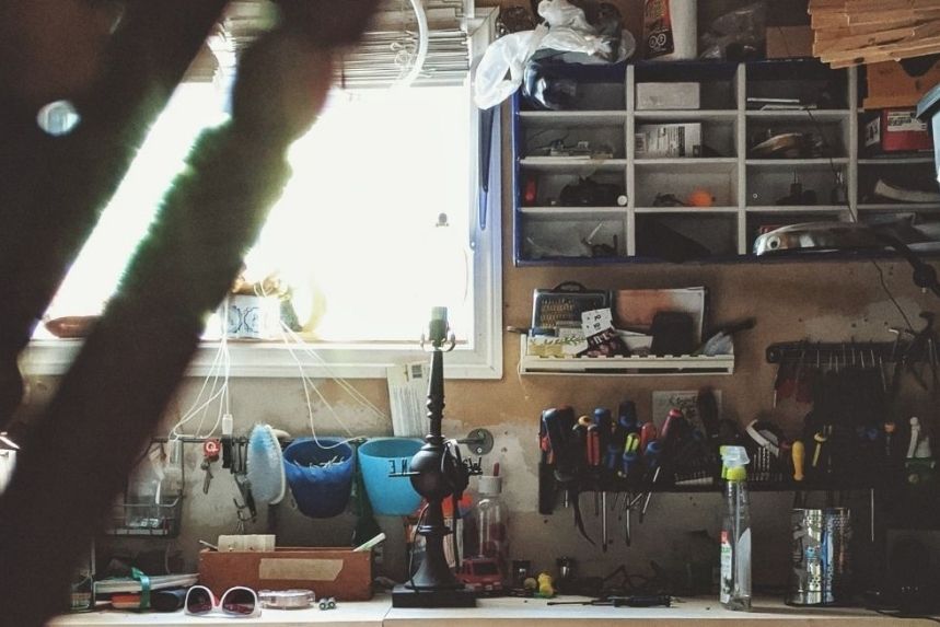 How to Declutter Before Moving House