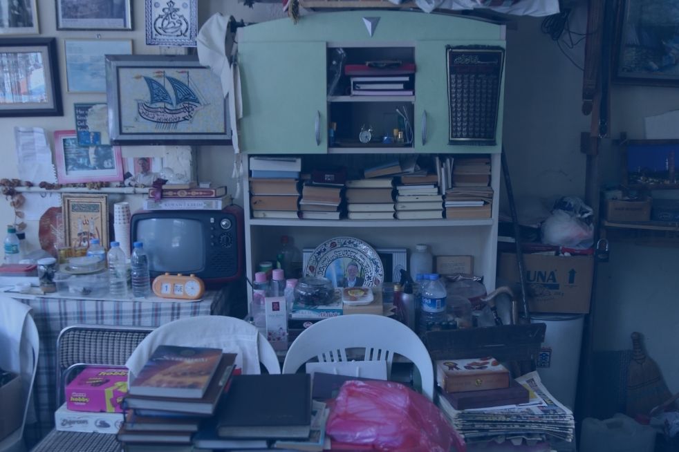 How to Declutter Before Moving House