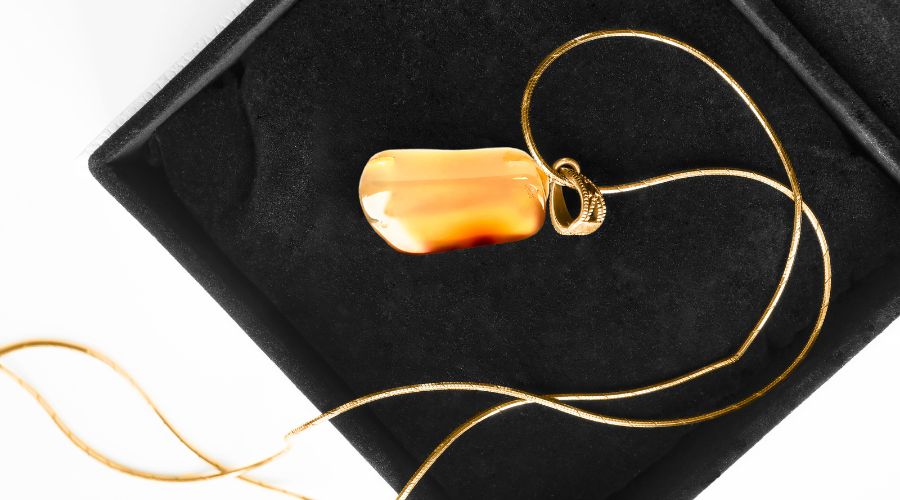 How to pack necklaces for moving