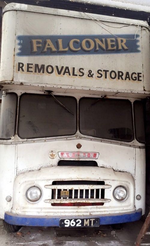 How to Declutter Before Moving House