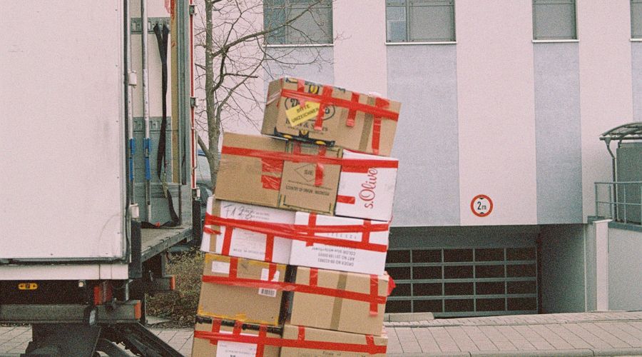 Boxes for packing clothes for moving house
