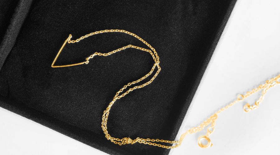 Storing jewellery 