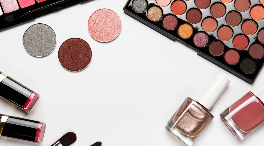 How to pack makeup collection